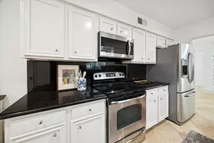 13050 Trail Hollow Dr, Houston, TX 77079 - Photo 9