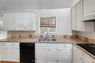 447 Pinehurst Dr, Brookeland, TX 75931 - Photo 5