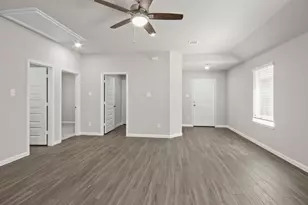 13773 Sunshine Peak Dr, Willis, TX 77318 - Photo 5