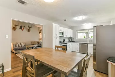 9902 Wren Street, La Porte, TX 77571 - Photo 15