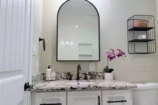 5221 Claremont St, Houston, TX 77023 - Photo 5