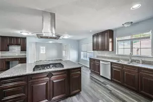 5107 Whittier Oaks Dr, Friendswood, TX 77546 - Photo 9