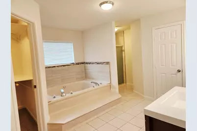 5107 Whittier Oaks Drive, Friendswood, TX 77546 - Photo 37