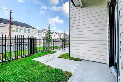 1913 Hoskins Drive #B, Houston, TX 77080 - Photo 9