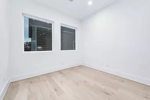 319 N Nagle St, Houston, TX 77003 - Photo 17