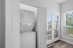 9009 Richmond Ave, Houston, TX 77063 - Photo 15