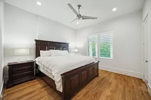 22 E Shady Ln, Houston, TX 77063 - Photo 33