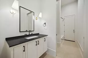 22 E Shady Ln, Houston, TX 77063 - Photo 39