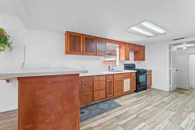401 Lee Avenue, Anahuac, TX 77514 - Photo 17