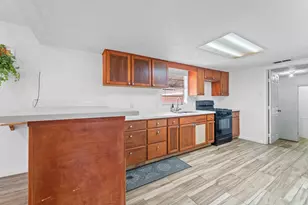 401 Lee Ave, Anahuac, TX 77514 - Photo 17