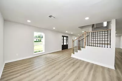 10806 Olympia Drive, Houston, TX 77042 - Photo 5