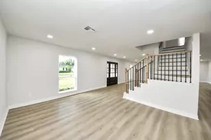 10806 Olympia Dr, Houston, TX 77042 - Photo 5