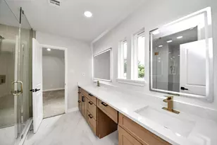 10806 Olympia Dr, Houston, TX 77042 - Photo 39