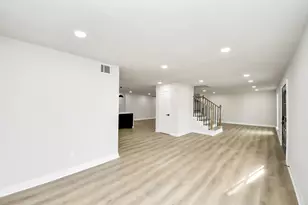 10806 Olympia Dr, Houston, TX 77042 - Photo 7