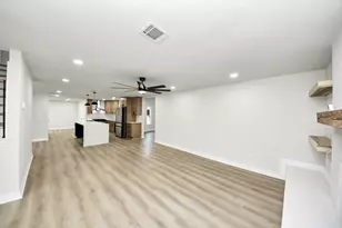 10806 Olympia Dr, Houston, TX 77042 - Photo 11