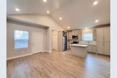 216 W Live Oak Street, Angleton, TX 77515 - Photo 3