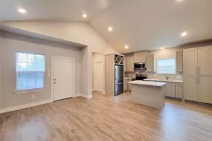 216 W Live Oak St, Angleton, TX 77515 - Photo 3