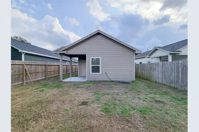 216 W Live Oak Street, Angleton, TX 77515 - Photo 35