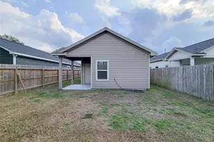 216 W Live Oak St, Angleton, TX 77515 - Photo 35