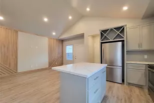 216 W Live Oak St, Angleton, TX 77515 - Photo 11