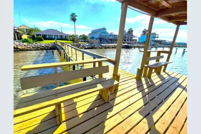 1022 Avenue A 1/2, Dickinson, TX 77539 - Photo 1