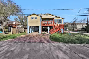 631 Clear Lake Rd, Clear Lake Shores, TX 77565 - Photo 1