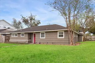 5237 Maple St, Bellaire, TX 77401 - Photo 1