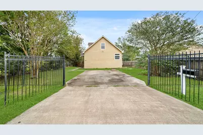 4819 Mallow Street, Houston, TX 77033 - Photo 5