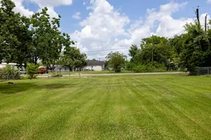 402 8th St, Van Vleck, TX 77482 - Photo 7
