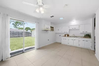 4018 Darlinghurst Drive, Houston, TX 77045 - Photo 13
