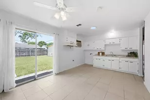 4018 Darlinghurst Dr, Houston, TX 77045 - Photo 17