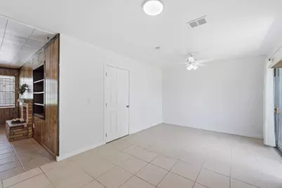 4018 Darlinghurst Drive, Houston, TX 77045 - Photo 15