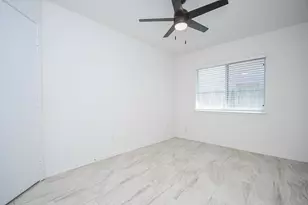 6306 Spruce Manor Ln, Houston, TX 77085 - Photo 19