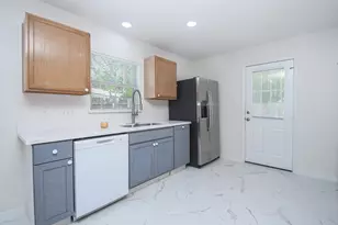 6306 Spruce Manor Ln, Houston, TX 77085 - Photo 9