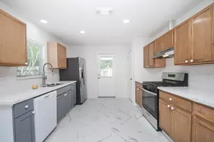 6306 Spruce Manor Ln, Houston, TX 77085 - Photo 9