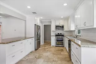 9310 Woodmeadow St, Houston, TX 77025 - Photo 11
