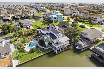 1330 Coral Way, Tiki Island, TX 77554 - Photo 43