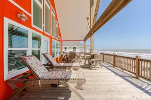 980 Bay St, Gilchrist, TX 77617 - Photo 11