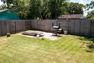 407 E Austin Ave, Palacios, TX 77465 - Photo 25