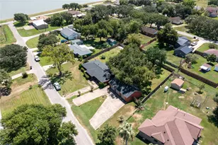 407 E Austin Ave, Palacios, TX 77465 - Photo 27