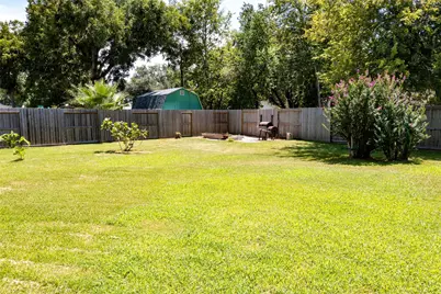 407 E Austin Avenue, Palacios, TX 77465 - Photo 23