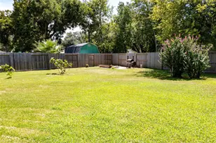 407 E Austin Ave, Palacios, TX 77465 - Photo 23