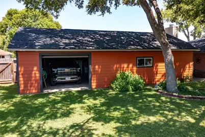 407 E Austin Avenue, Palacios, TX 77465 - Photo 19