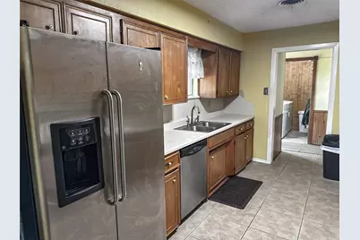 407 E Austin Avenue, Palacios, TX 77465 - Photo 9