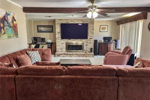 407 E Austin Ave, Palacios, TX 77465 - Photo 15