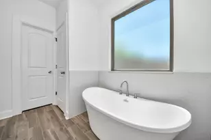 8304 S Breeze Dr, Houston, TX 77071 - Photo 17