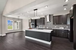 850 Longhorn Trl, Angleton, TX 77515 - Photo 9