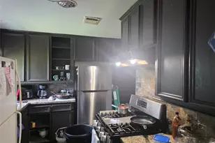 10319 Lafferty Oaks St, Houston, TX 77013 - Photo 9