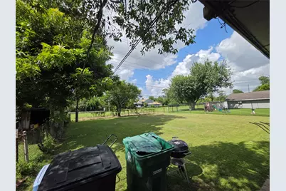 10319 Lafferty Oaks Street, Houston, TX 77013 - Photo 7