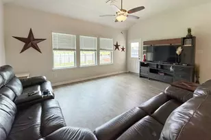 209 Bryan Wy, Angleton, TX 77515 - Photo 11